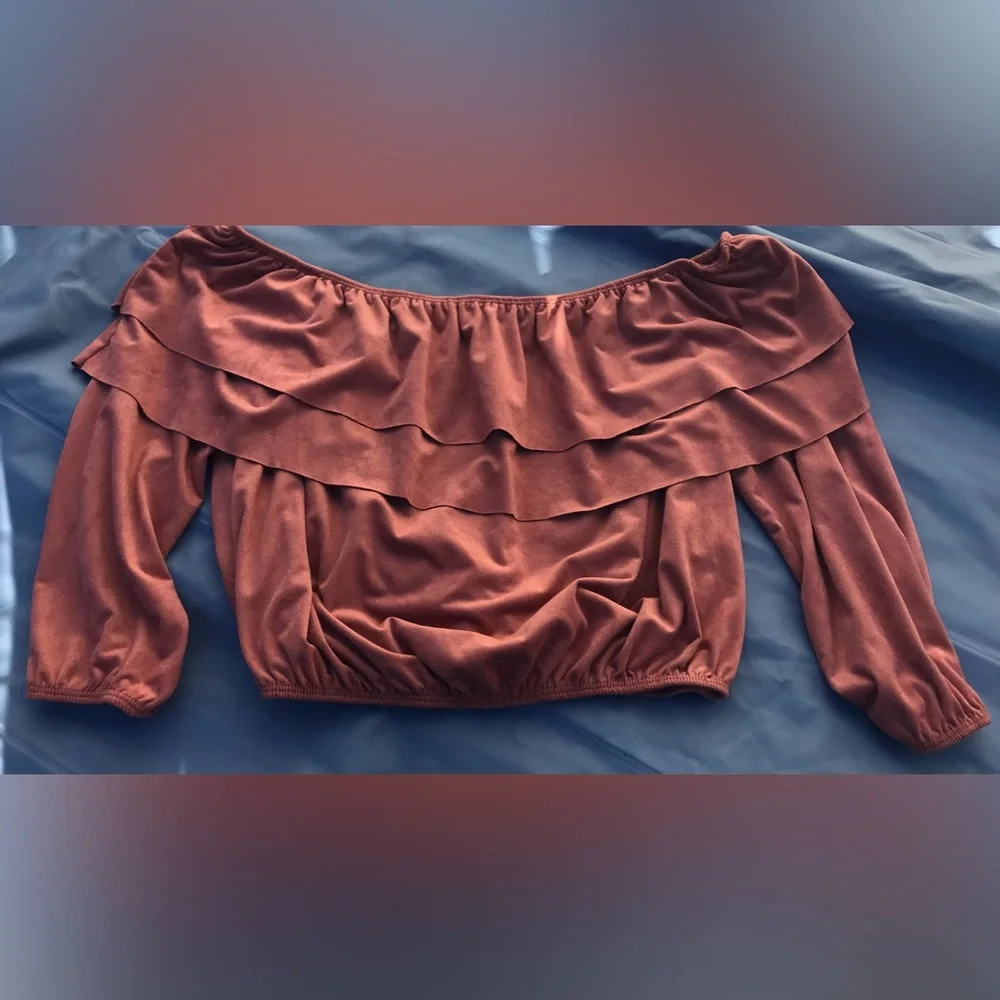 NWOT Charlotte Russe Faux Suede Ruffled Off-the-Shoulder Cropped Sleeved Top - S - Picture 3 of 9